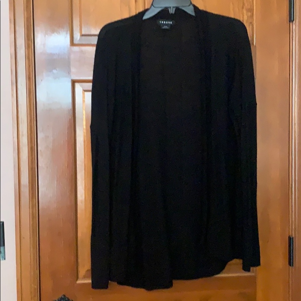 Black button-less cardigan